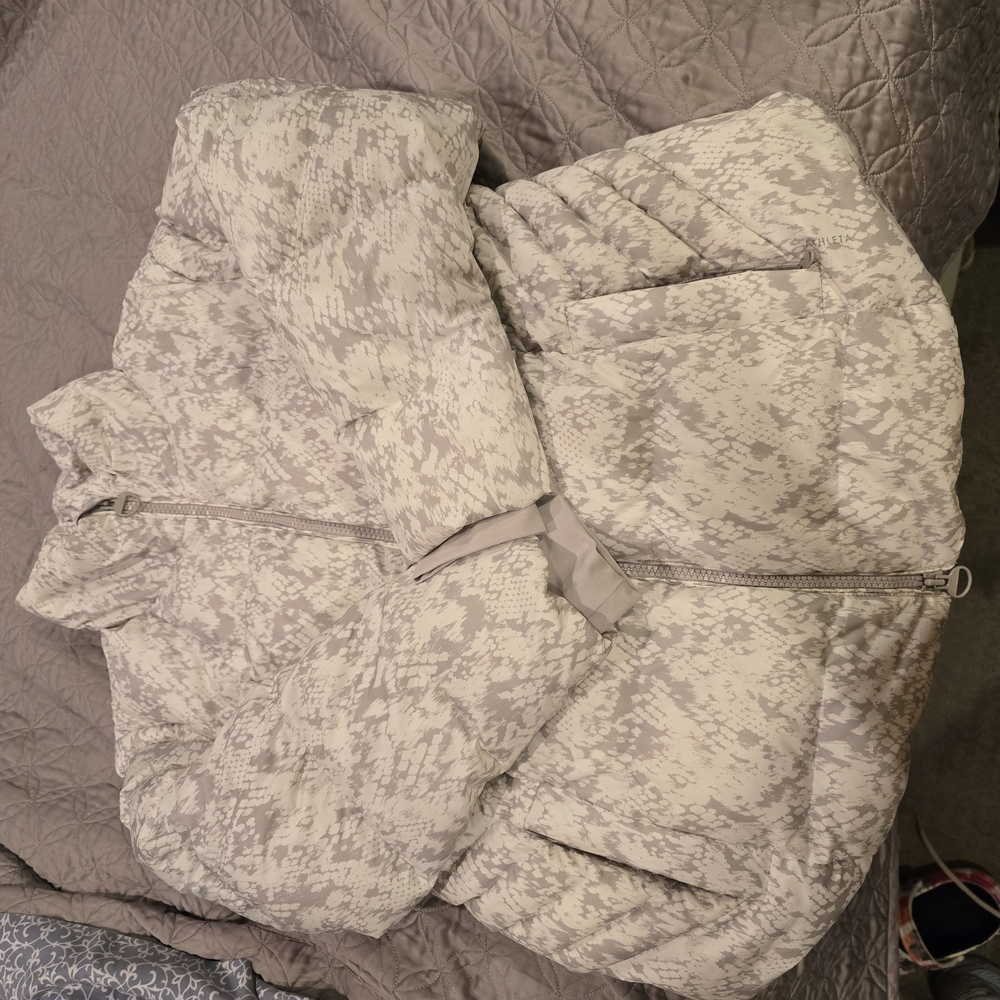 Gray Patterned Puffer Jacket - image 1